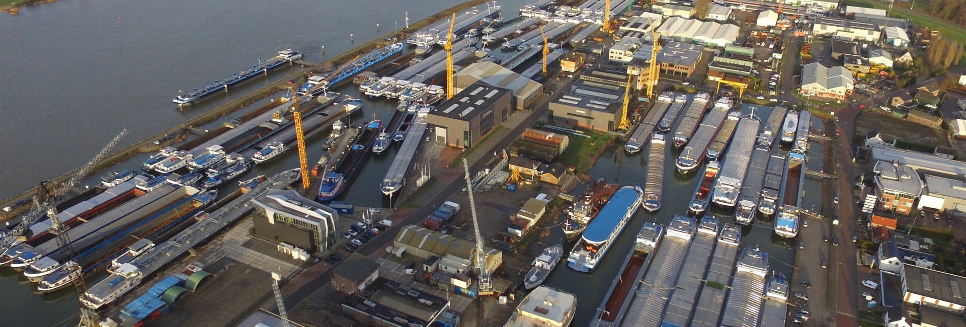 Onafhankelijke bemiddeling tussen binnenvaartschipper en bevrachter.